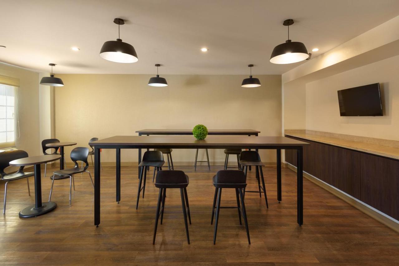 Extended Suites Saltillo Galerias Экстерьер фото