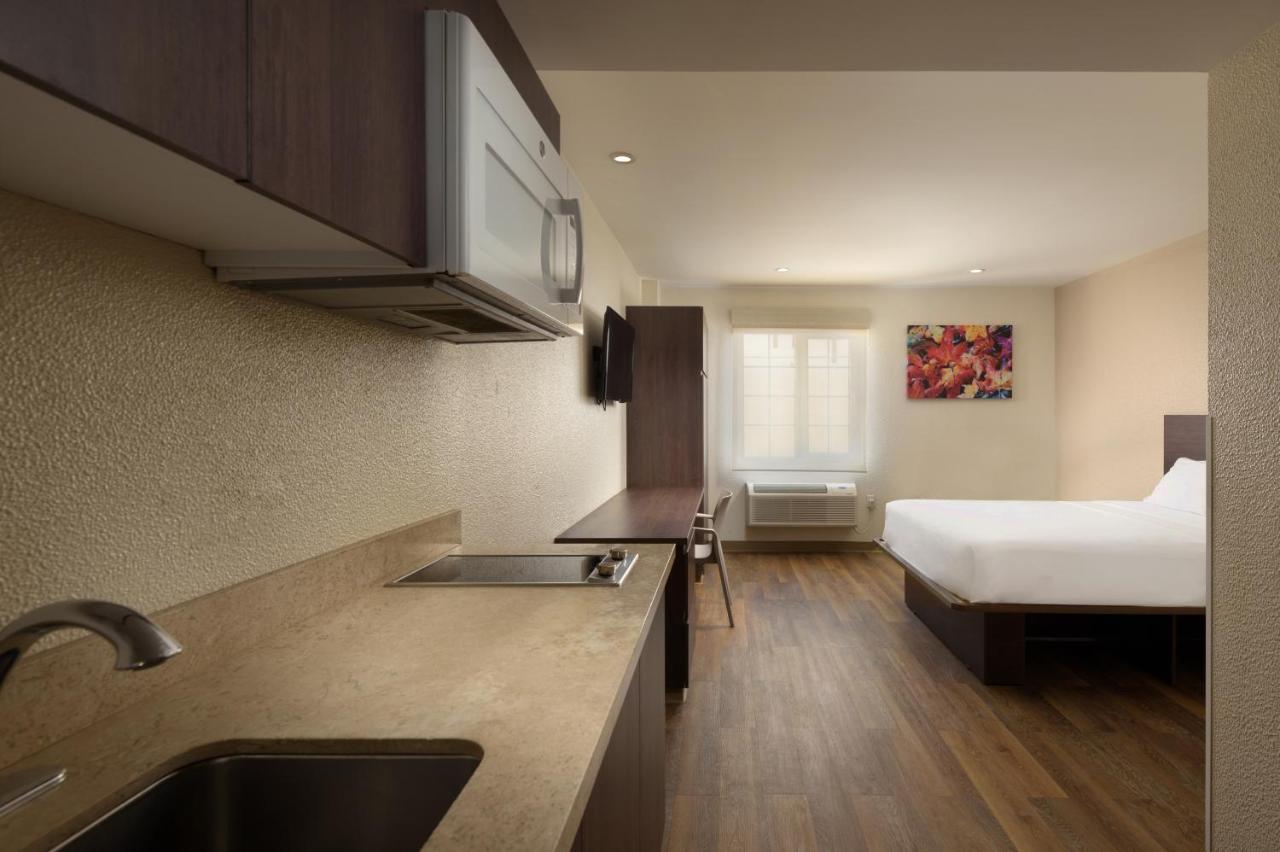 Extended Suites Saltillo Galerias Экстерьер фото